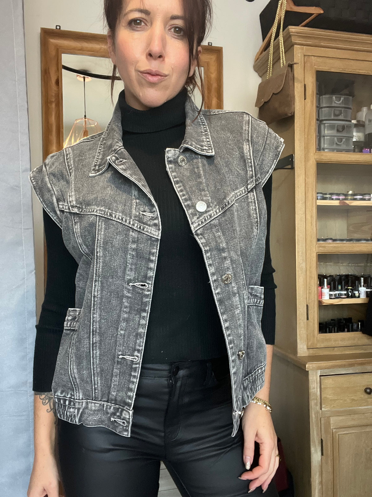 Veste sans manches en denim CASY noir délavé